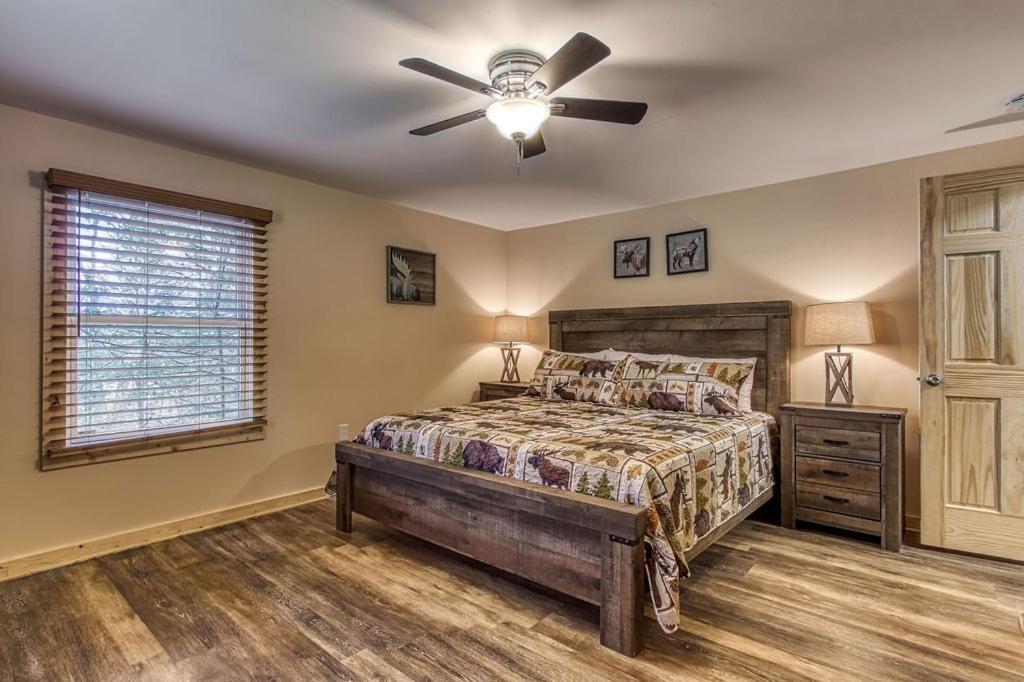 Whispering Winds, Hot Tub, Game Room, Wifi, 1089 Free Tickets Each Paid Day, Dollywood And More Gatlinburg Exterior photo