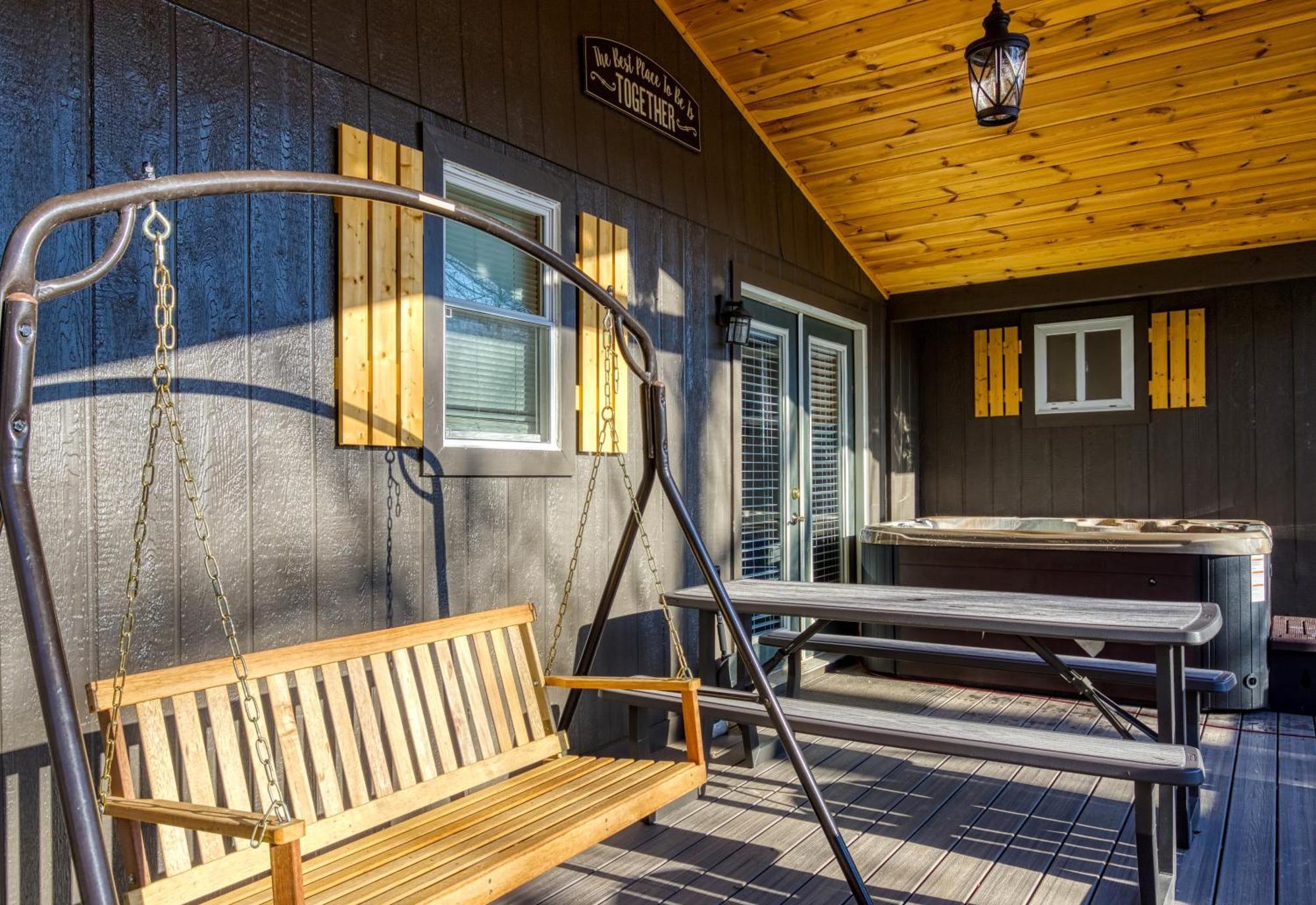 Whispering Winds, Hot Tub, Game Room, Wifi, 1089 Free Tickets Each Paid Day, Dollywood And More Gatlinburg Exterior photo