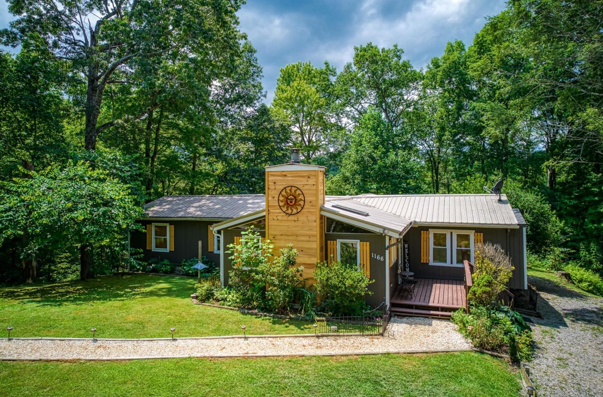 Whispering Winds, Hot Tub, Game Room, Wifi, 1089 Free Tickets Each Paid Day, Dollywood And More Gatlinburg Exterior photo